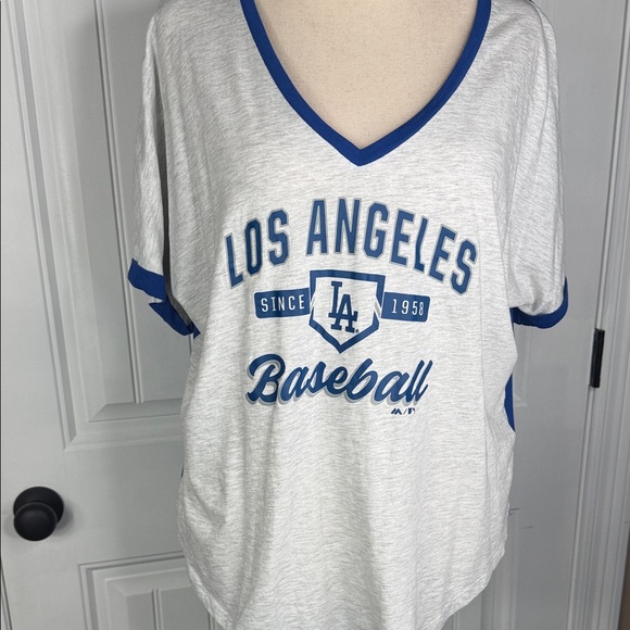 MAJESTIC Los Angeles Dodgers Baseball Since 1958 V-Neck Women's Size XXL - Picture 3 of 10